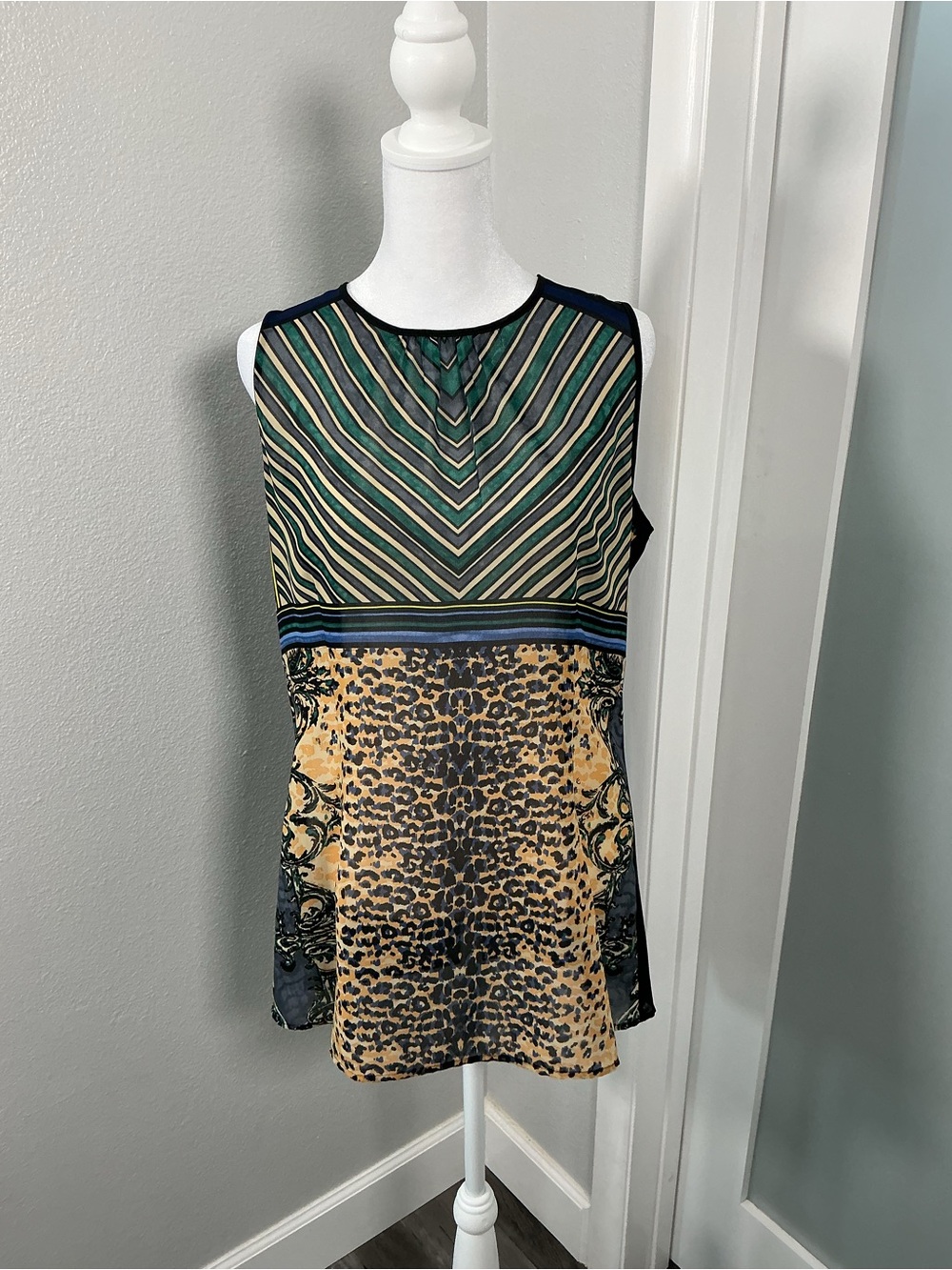 CAbi 565 Buchanan Leopard Striped Chevron Sleeveless Tunic Size S